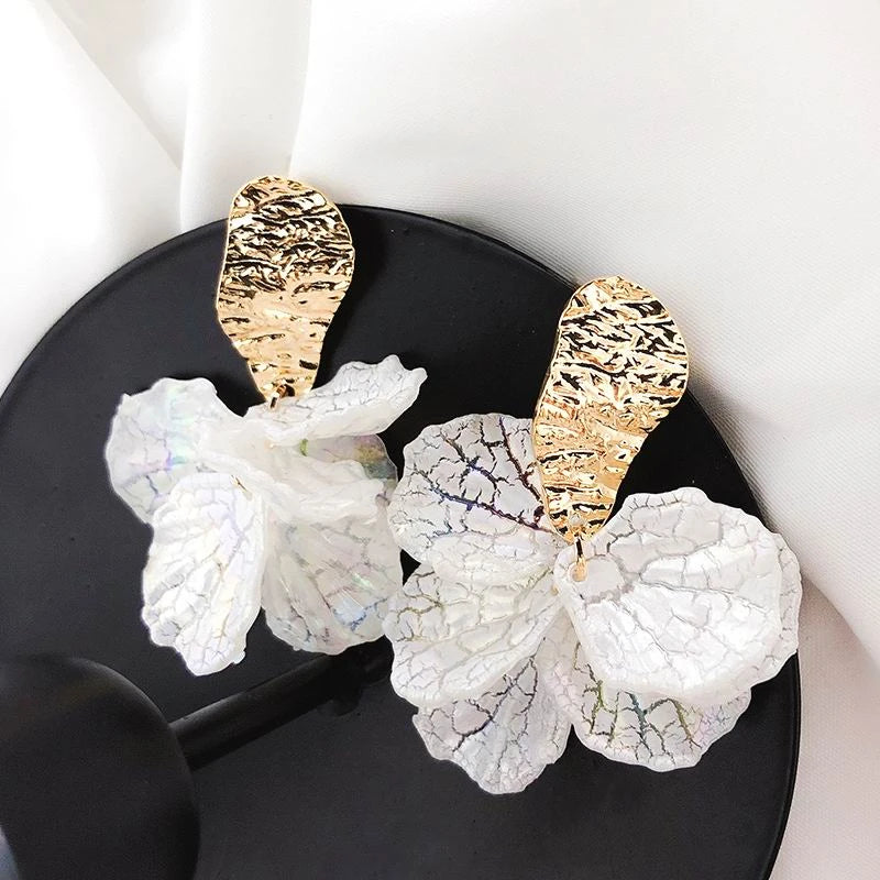 Korean White Shell Flower Petal Drop Earrings for Women 2023 New Statement Pendientes Trendy Zircon Crystal Earring Jewelry Gift