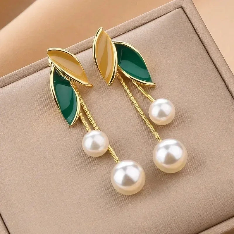 Women's Pearl Petal Ball Earrings Fashion Trend Long Flower Ball Earrings DIY Geometric Ear Buckle Party Holiday Jewelry Gifts
