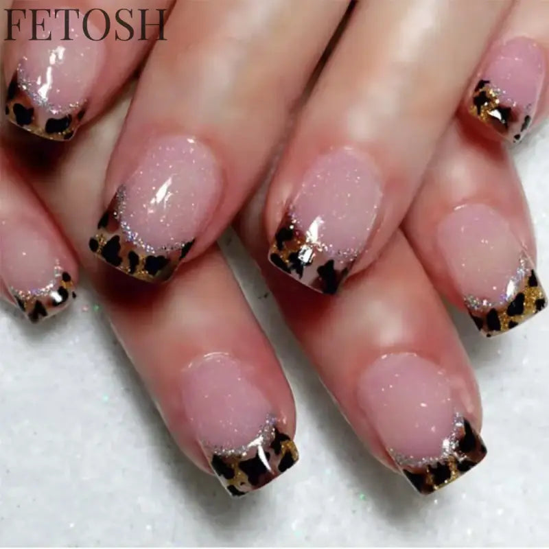 24Pcs Medium Short Square False Nails Glittering Nail Art White Wearable Fake Nail Silver French Full Cover Press on Nail Tips