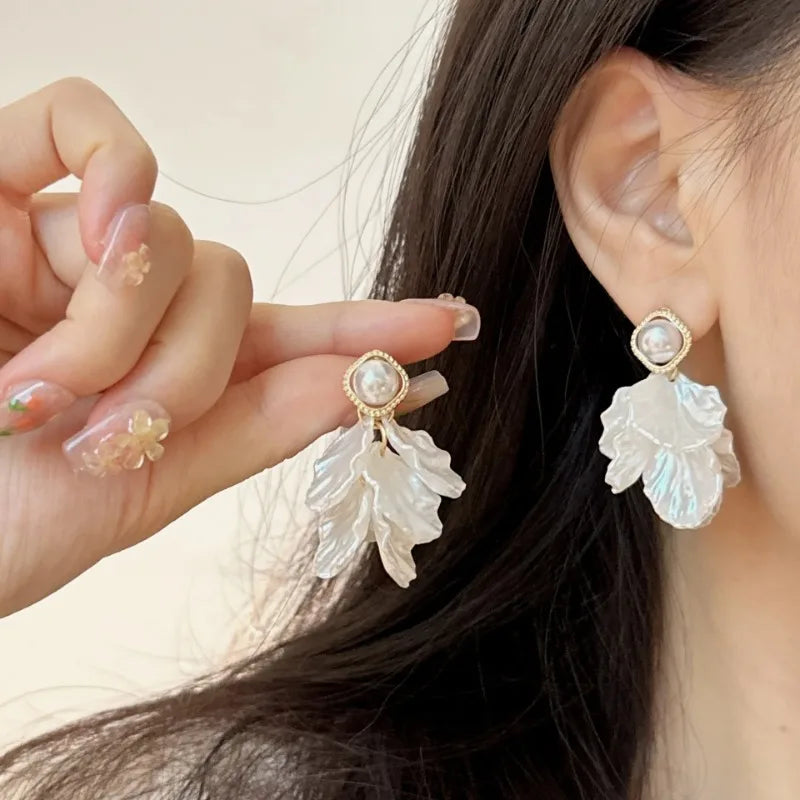 Women's Pearl Petal Ball Earrings Fashion Trend Long Flower Ball Earrings DIY Geometric Ear Buckle Party Holiday Jewelry Gifts