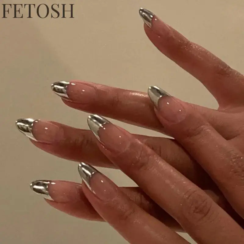 24Pcs Simple Green French False Nails Short Almond Fake Nails with Wave Line Design Wearable Round Head Press on Nail Tips