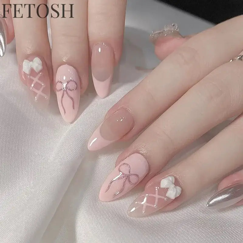 24Pcs Simple Green French False Nails Short Almond Fake Nails with Wave Line Design Wearable Round Head Press on Nail Tips