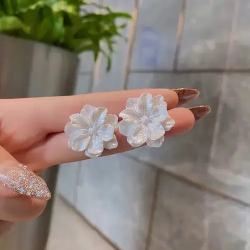 Women's Pearl Petal Ball Earrings Fashion Trend Long Flower Ball Earrings DIY Geometric Ear Buckle Party Holiday Jewelry Gifts