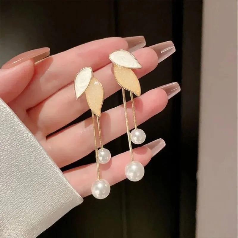 Women's Pearl Petal Ball Earrings Fashion Trend Long Flower Ball Earrings DIY Geometric Ear Buckle Party Holiday Jewelry Gifts