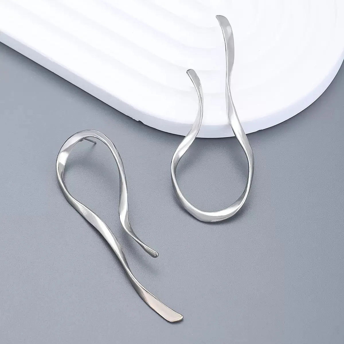 Abstract three-dimensional design earrings cool and handsome temperament fashion women exquisite retro ear hanging jewelry acces