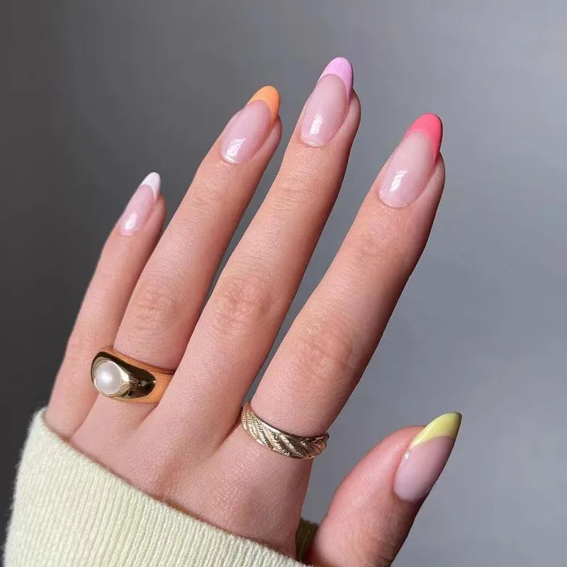 24Pcs Simple Green French False Nails Short Almond Fake Nails with Wave Line Design Wearable Round Head Press on Nail